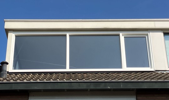 Kozijn vervangen van een dakkapel in Oosterhout (met een kraan)
