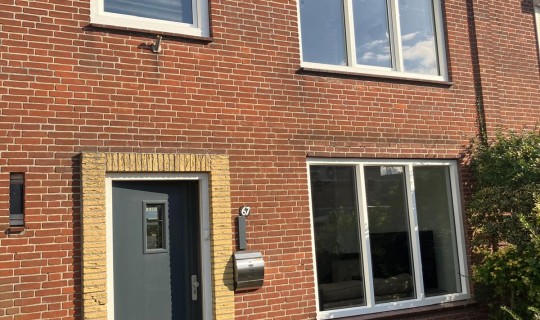 Woning in Geertruidenberg voorzien van een aantal kunstsofkozijnen