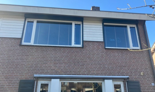 elektrische rolluiken geplaatst bij een woning in Oosterhout