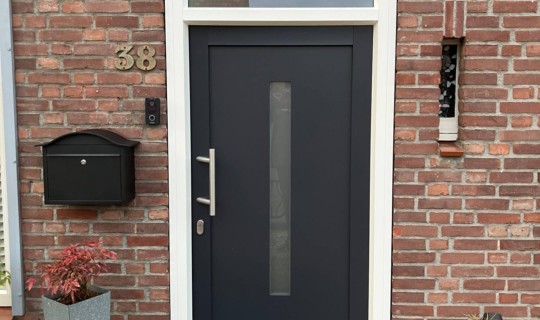 Moderne kunststof voordeur