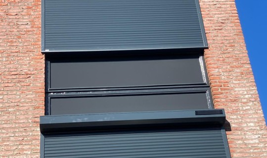 Woning voorzien van Solar rolluiken